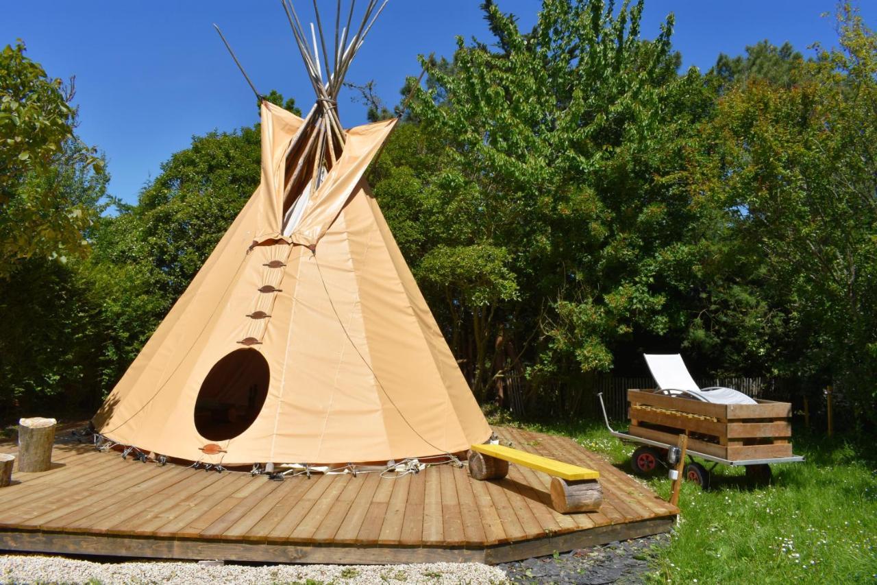 Nuit En Cheyenne Tipi A 500M De La Plage カンカル エクステリア 写真