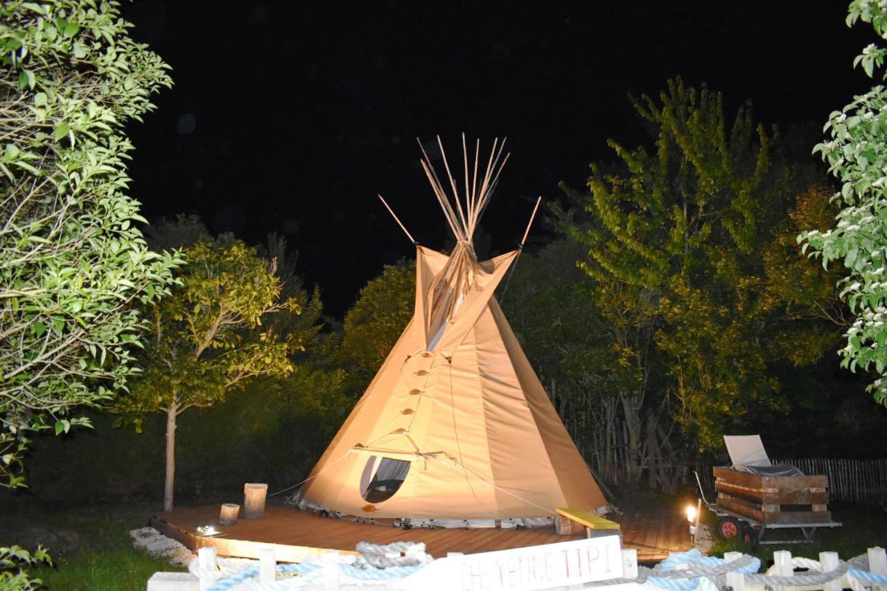 Nuit En Cheyenne Tipi A 500M De La Plage カンカル エクステリア 写真